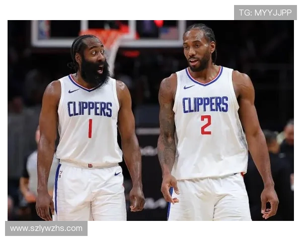 火箭队与快船队比赛精彩瞬间及赛况分析